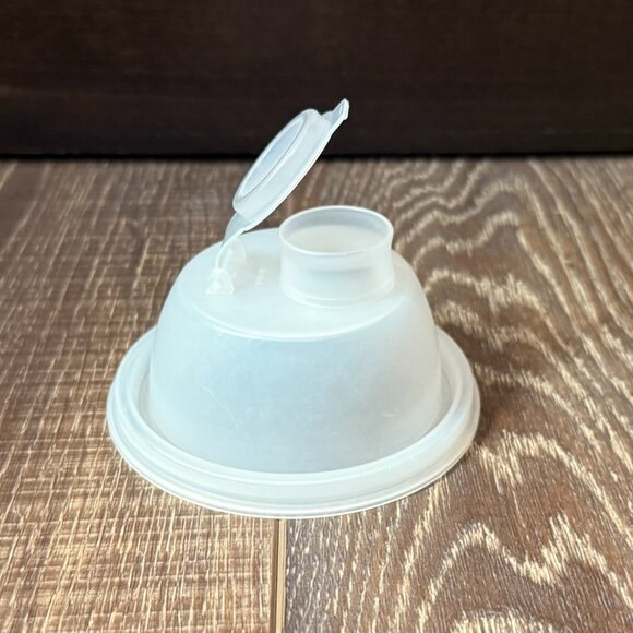 Tupperware Quick Shake Container with Insert - Picture 10 of 16
